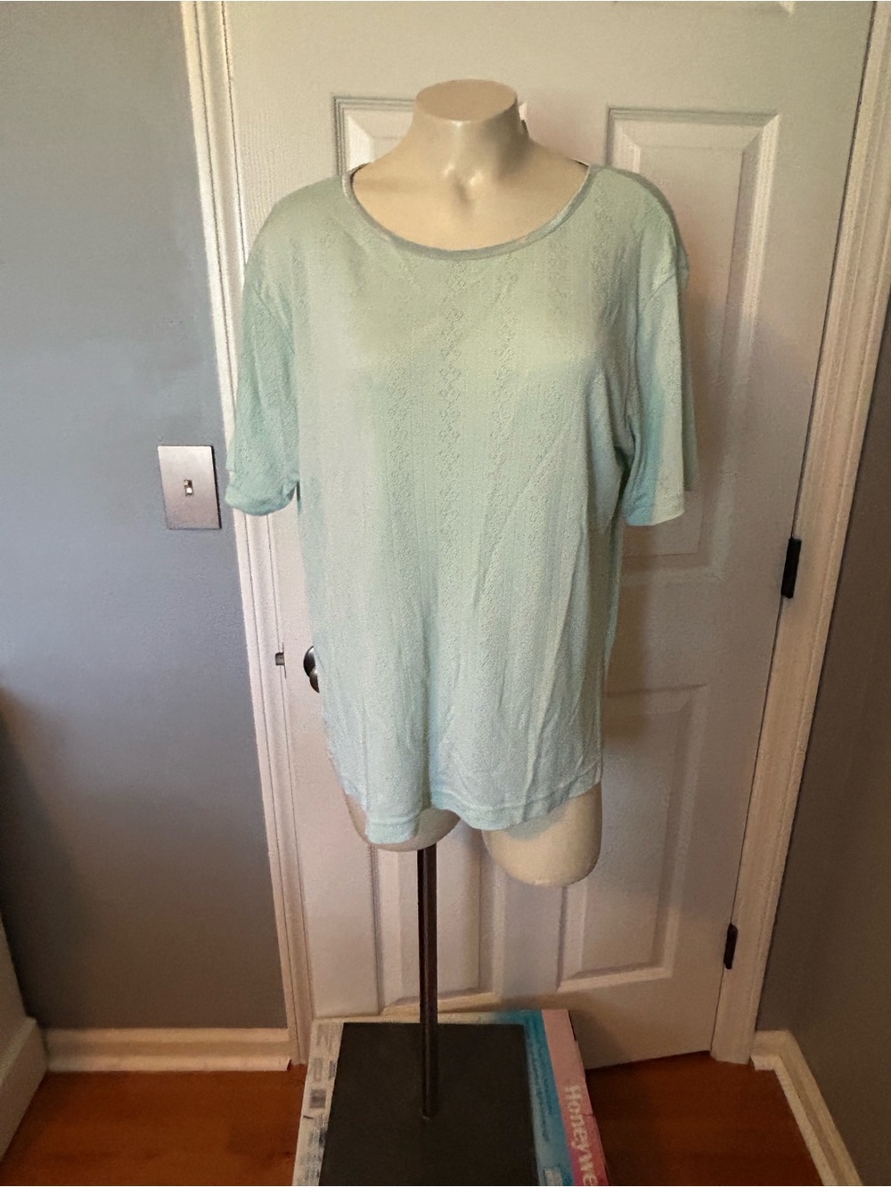 Women's Short-Sleeve Scoop Neck Top in Mint